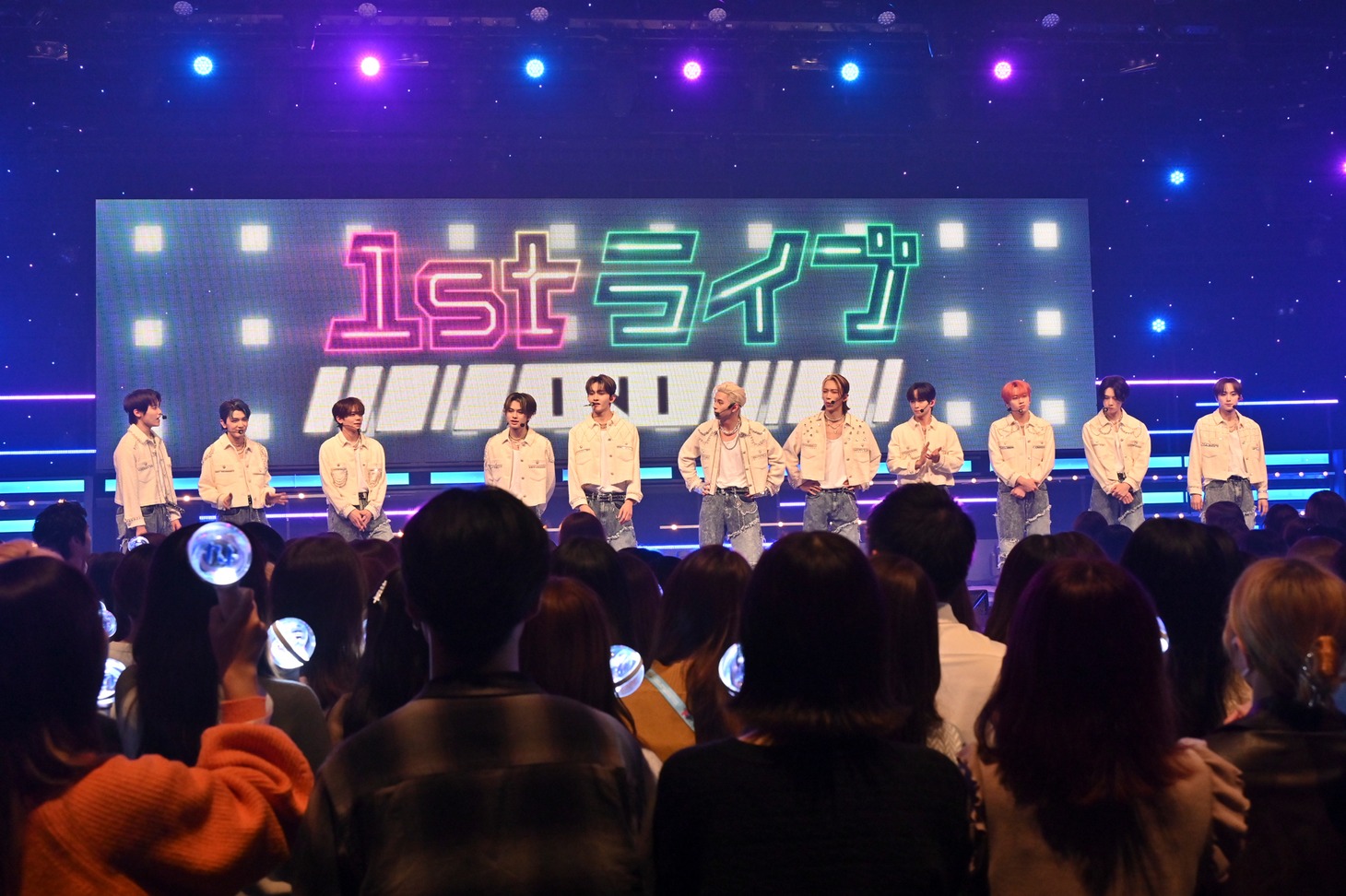 「1st LIVE INI」より。
