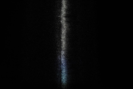 坂本龍一＋真鍋大度「センシング・ストリームズ2023―不可視・不可聴」（ICCヴァージョン）のワンシーン。