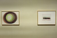 左から、李禹煥「祈り」、李禹煥「遥かなるサウンド」