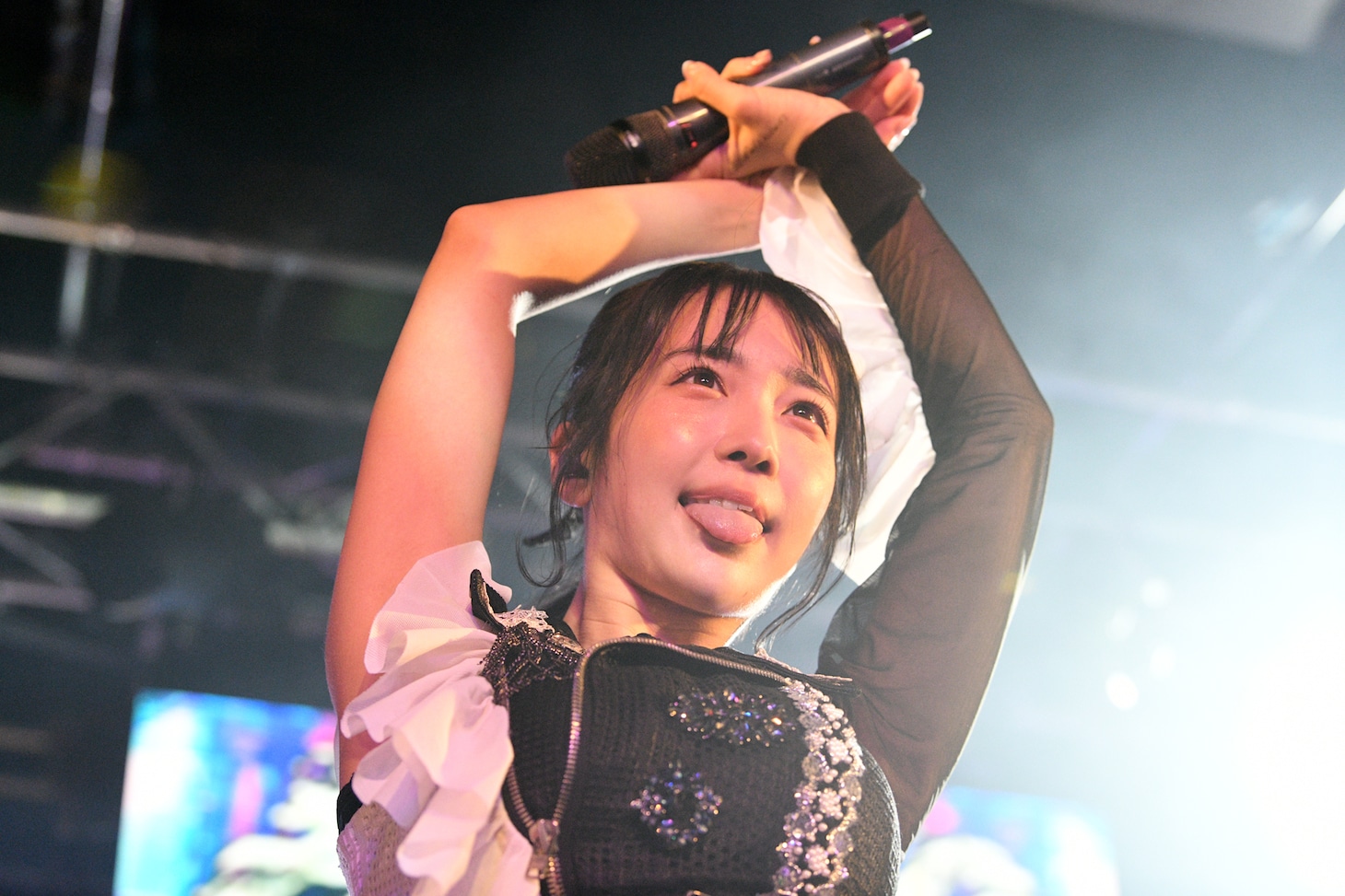 天羽希純