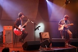 左から和田唱(TRICERATOPS)、江口洋介。