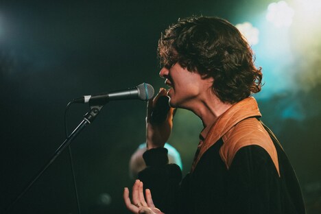 Mol（Vo, G / Billyrrom）（撮影：町田千秋）