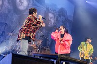 左からKEIGO（Vo）、ダイアナガーネット。（Photo by "SUGI" Yuya Sugiura）