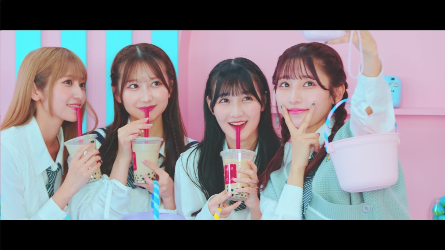 HKT48「バケツを被れ！」ミュージックビデオより。