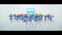 HKT48「バケツを被れ！」ミュージックビデオより。