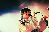 Asakura（Vo, G / muque）（撮影：ヨシハラミズホ）