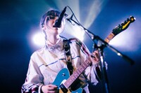 Asakura（Vo, G / muque）（撮影：ヨシハラミズホ）