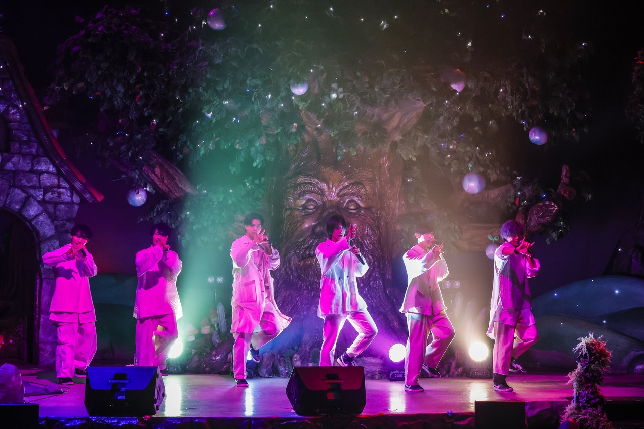 世が世なら!!!（撮影：加藤千絵［CAPS］）