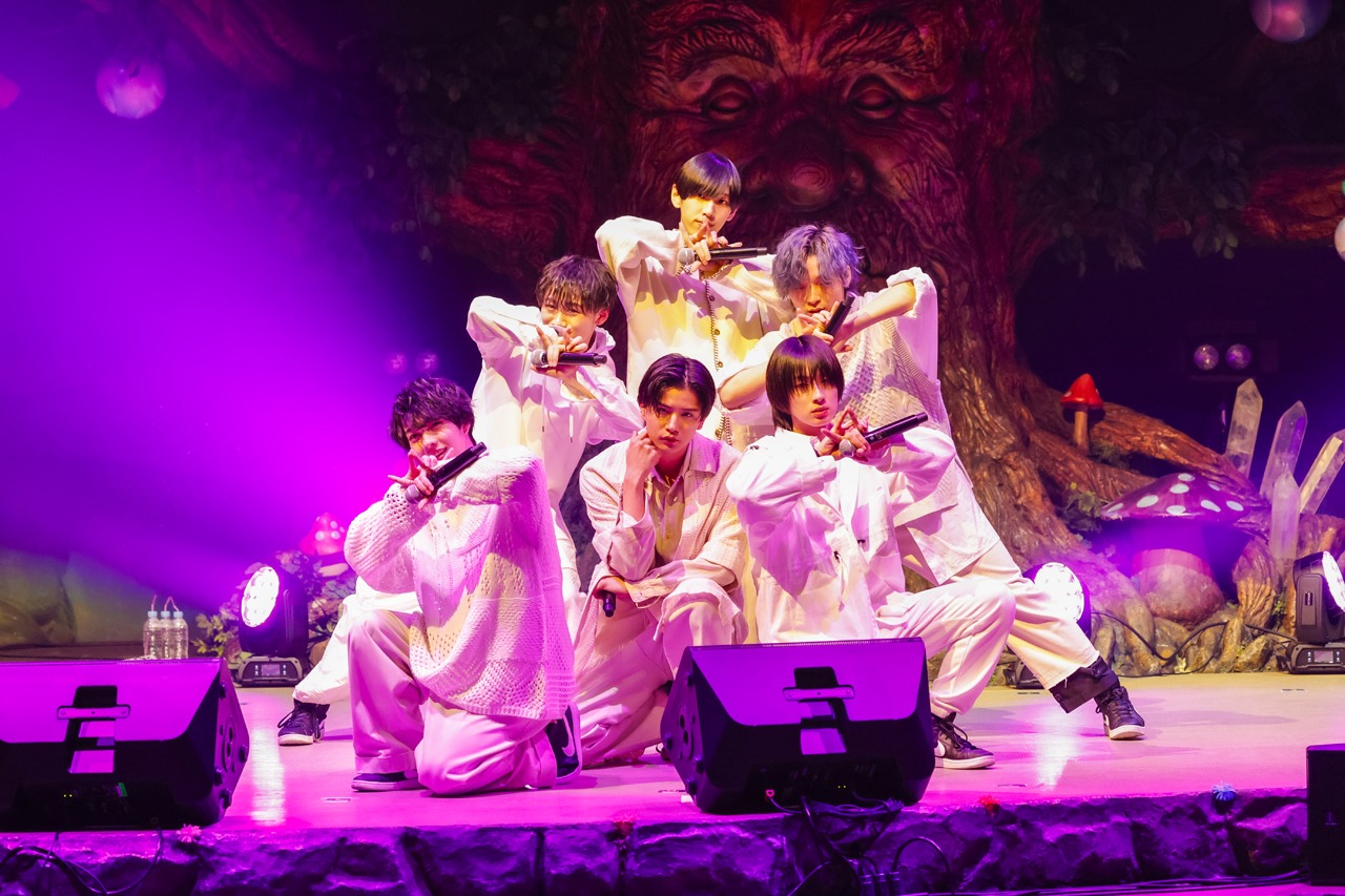 世が世なら!!!（撮影：加藤千絵［CAPS］）