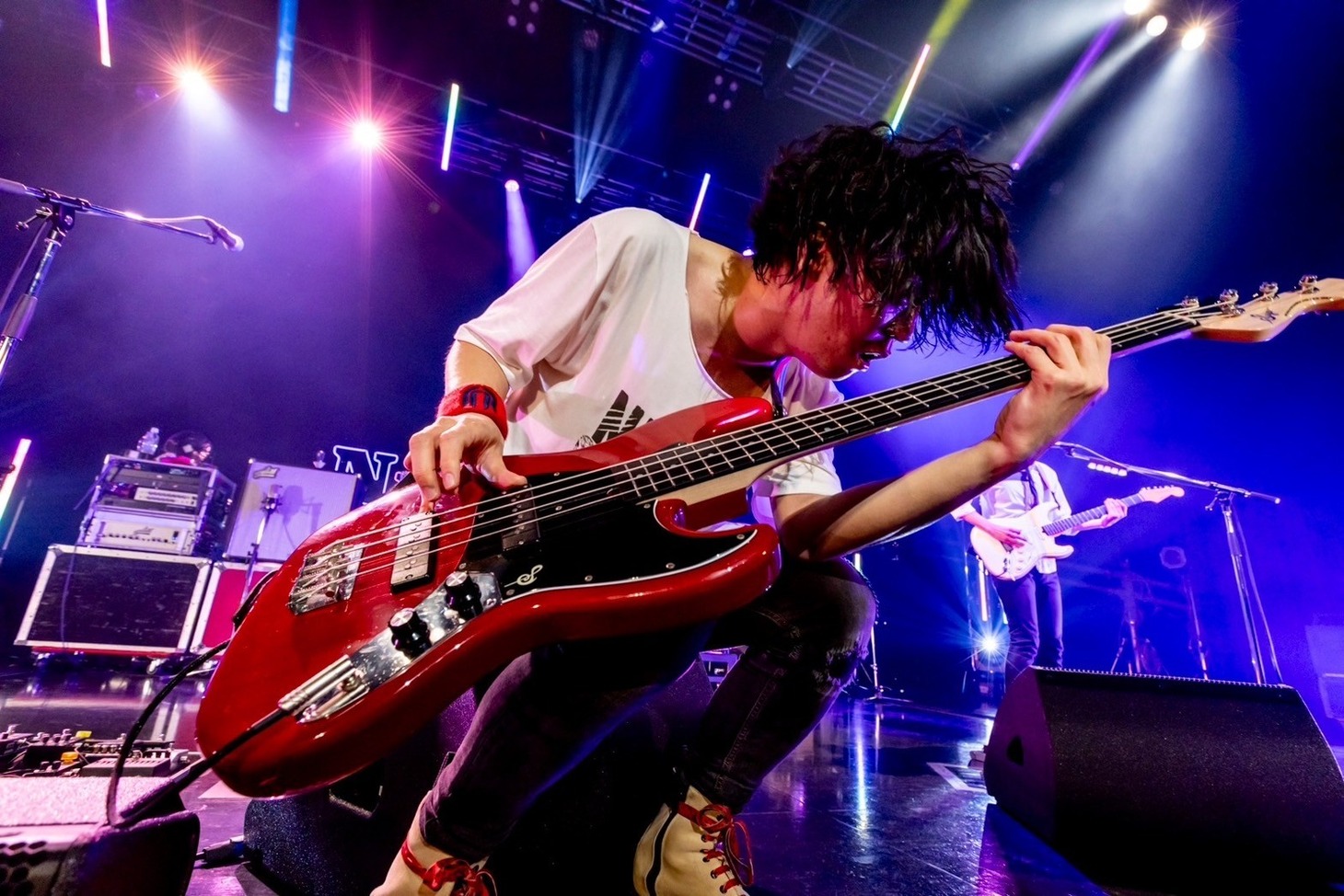 田淵智也（B）（Photo by Viola Kam［V'z Twinkle］）