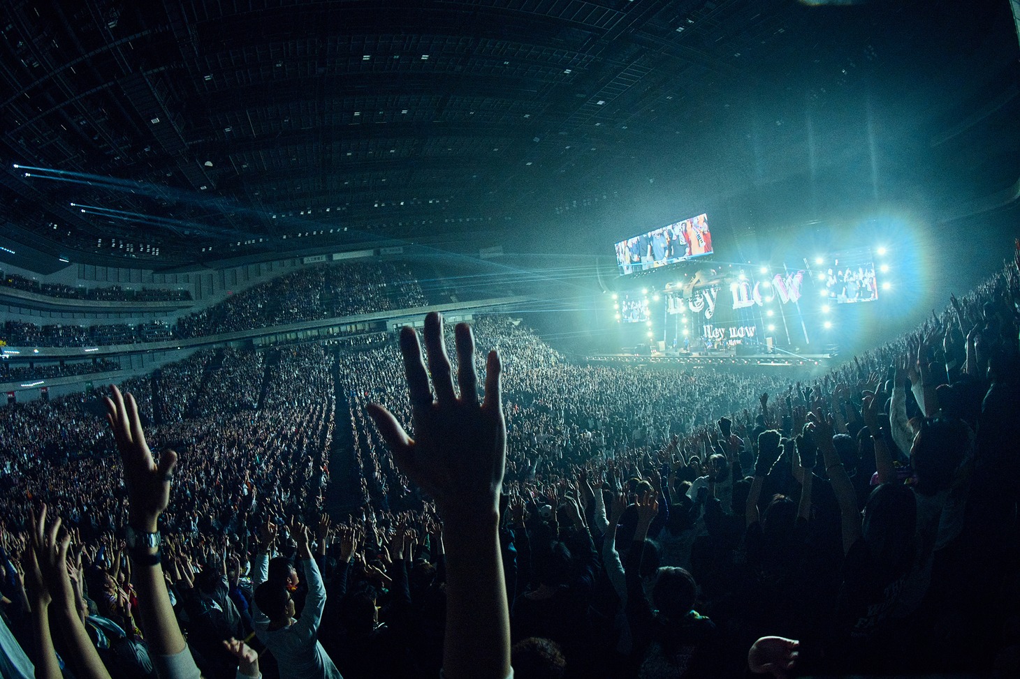 「MAN WITH A MISSION World Tour 2023 ～WOLVES ON PARADE～」埼玉・さいたまスーパーアリーナ公演の様子。（撮影：酒井ダイスケ）