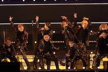 KinKi Kidsとダンサー。