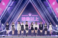 デビュー評価の課題曲「想像以上」のパフォーマンス。 (c)LAPONE Entertainment