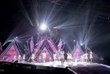 「PRODUCE 101 JAPAN THE GIRLS」デビュー評価の様子。 (c)LAPONE Entertainment