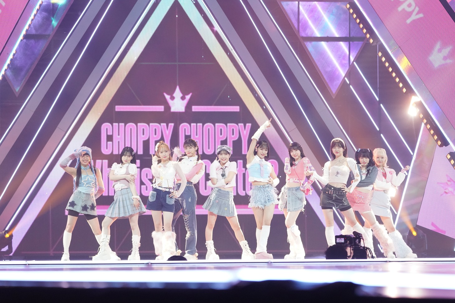 デビュー評価の課題曲「CHOPPY CHOPPY」のパフォーマンス。 (c)LAPONE Entertainment