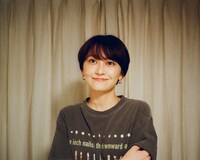 鈴木真海子（chelmico）