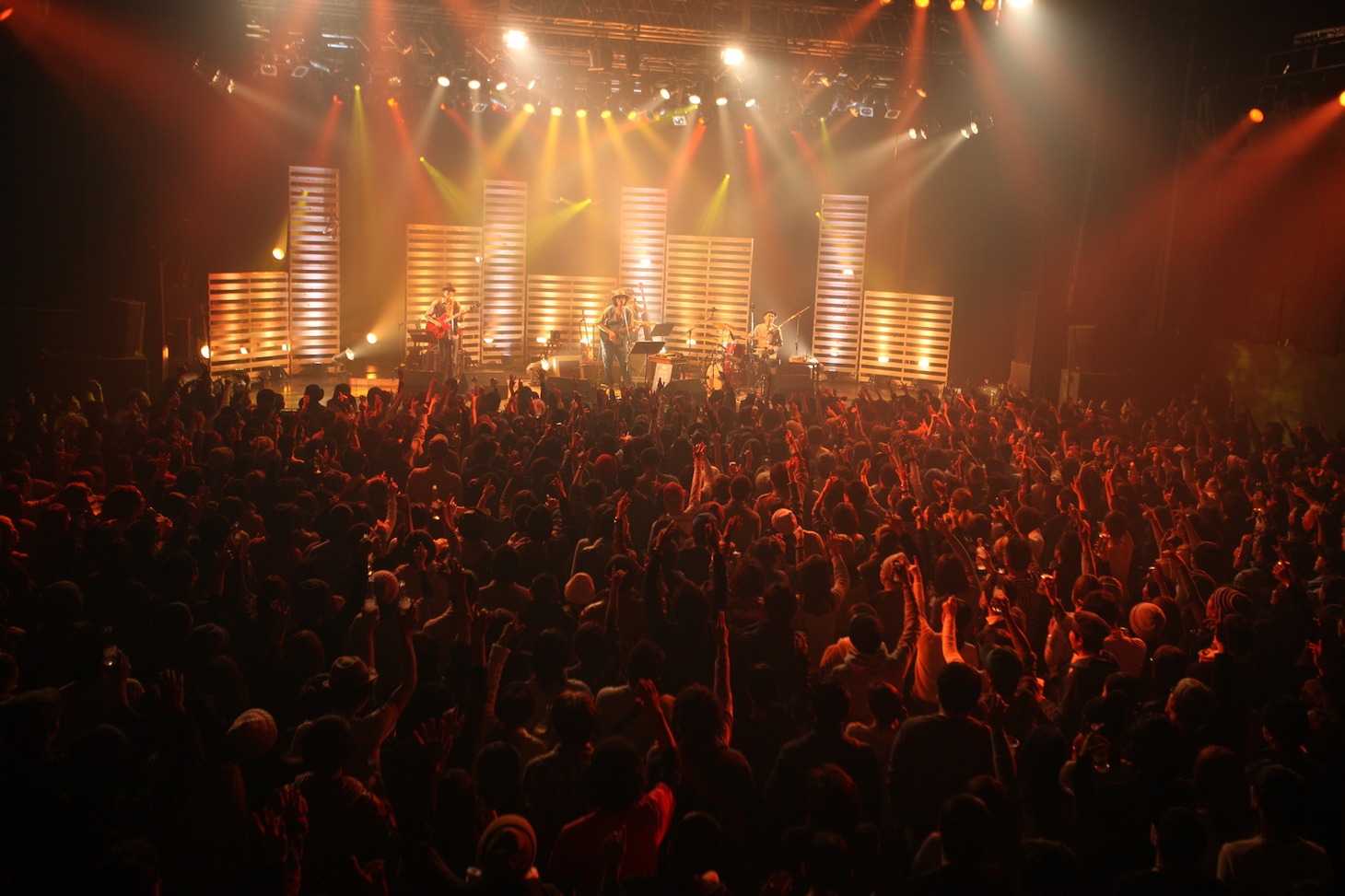 過去の新年祭ライブの模様。