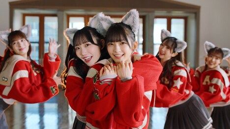 ≠ME「ヒロインとオオカミ」ミュージックビデオより。