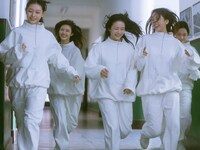 NewJeans (c)2023 ADOR. All Rights Reserved.