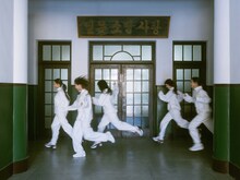 NewJeans (c)2023 ADOR. All Rights Reserved.