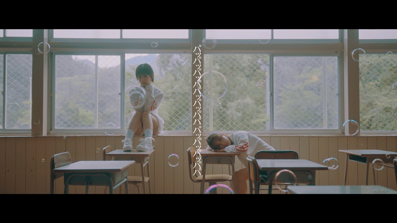 おとといフライデーがIllicit Tsuboiプロデュースの新曲配信、廃校で撮影されたMV公開