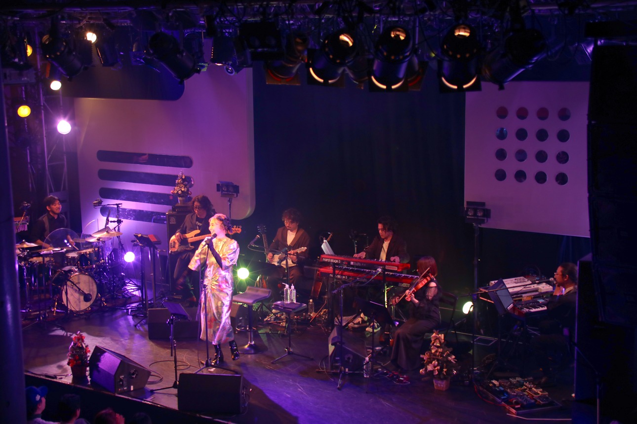 「土岐麻子～X'MAS LIVE 2023 Ring the Bell～」の様子。（Photo by SUSIE）