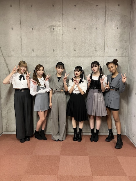 Little Glee Monster (c)TBS