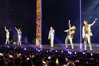 「サポーターズ！」を披露するA.B.C-Z。