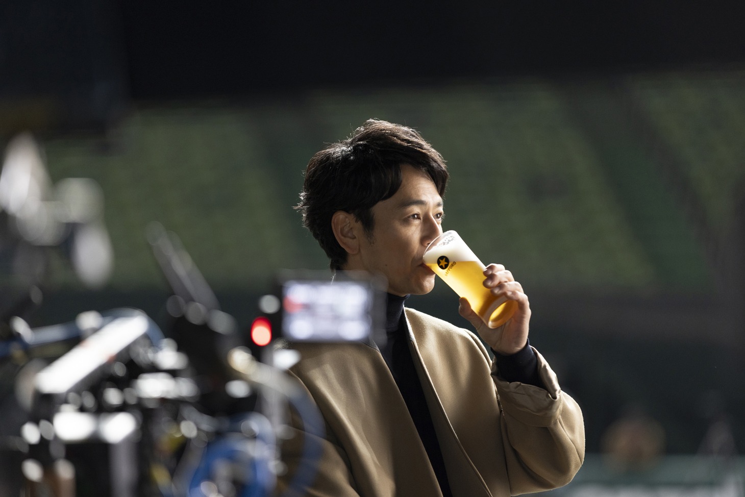 「サッポロ生ビール黒ラベル」テレビCM「大人エレベーター」シリーズ第43弾メイキング映像より。