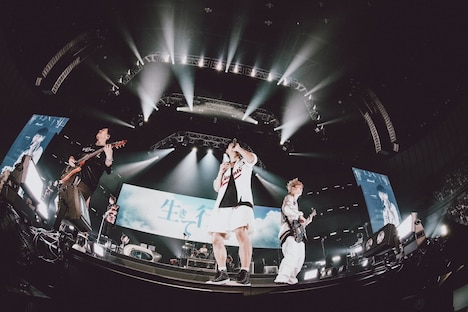 UVERworld(Photo by Shinsuke Tanoguchi)