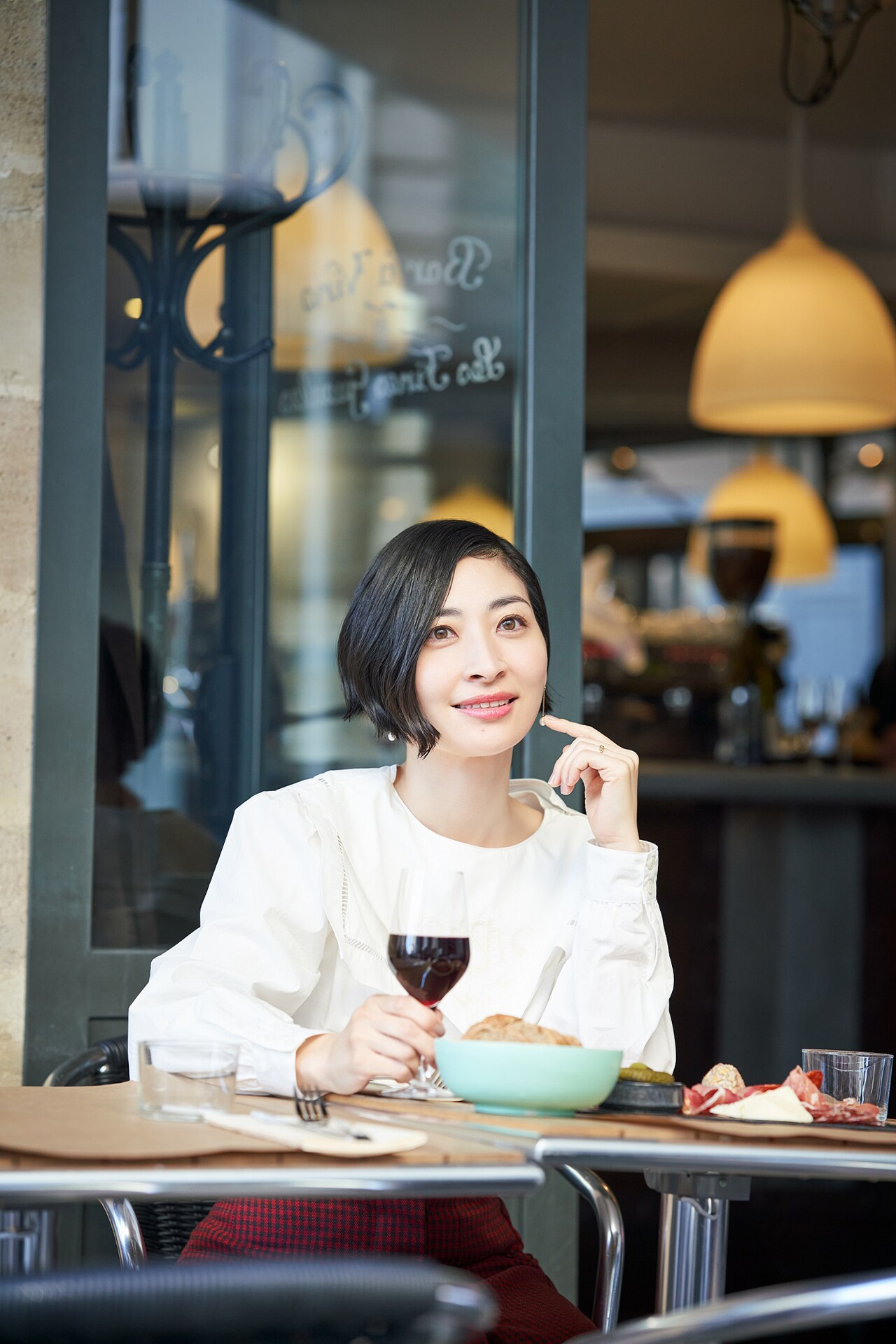 坂本真綾エッセイ集「満腹論」第2弾発売、表紙はフランスでの1枚×劇団