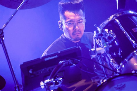 ビートさとし（Dr）（撮影：森好弘）