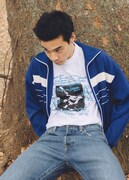 「50周年記念さだまさし×JOURNAL STANDARDスペシャルコラボTシャツ」着用イメージ