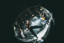 「ライブナタリー “DENIMS × TENDOUJI”」DENIMSのステージの様子。（撮影：町田千秋）