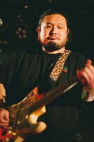 アサノケンジ（Vo, G / TENDOUJI）（撮影：町田千秋）