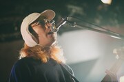 ヨシダタカマサ(B / TENDOUJI)(撮影:町田千秋)