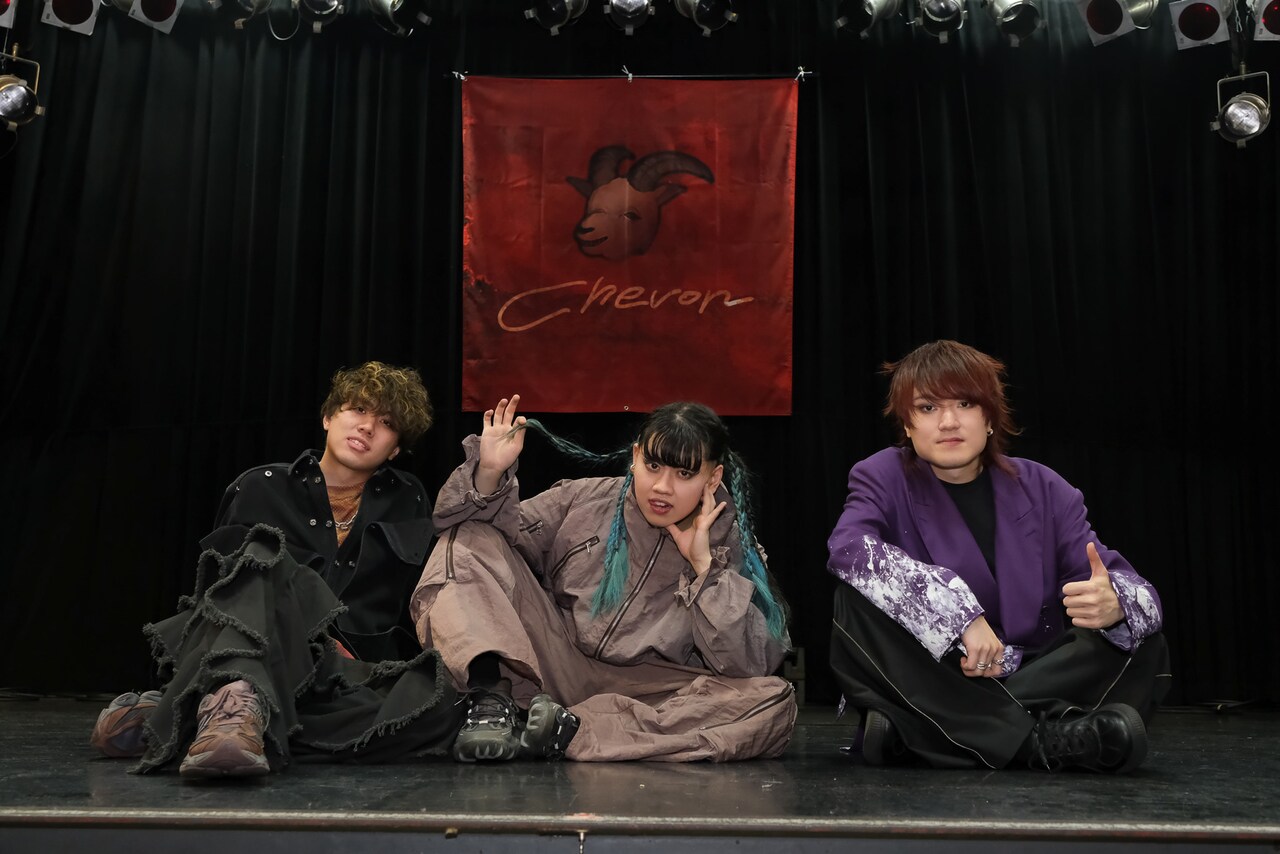 Chevon「大行侵」札幌ツアーファイナル、クジラ夜の街と生み出した