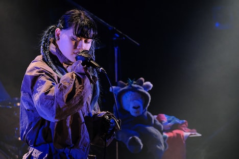 谷絹茉優（Vo / Chevon）（Photo by Naoki Harada［n-foto LLC］）