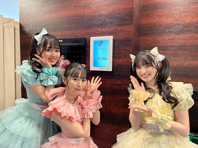 TBS「よるのブランチ」に出演したときの吉川ひより、坂井仁香、菅田愛貴。