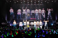 「Party Maker」の超特急。（撮影：寺本篤史）