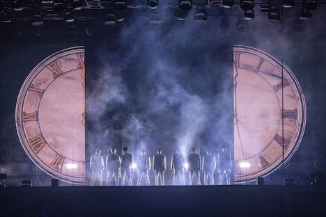 ライブのオープニングの様子。