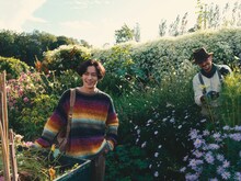 「Etoile」より。城専属の庭師が語る花への思いに感銘を受ける川村壱馬。（撮影：ISAC）