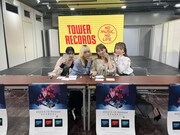 シングル「Line of sight」リリース記念サイン会の様子。