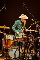 H ZETT KOU（Dr）（Photo by ViVi Koharu）