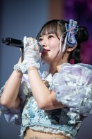 目に涙を浮かべながら話す近藤沙瑛子。