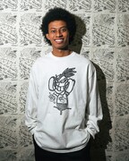 SOVIETS × NAGOMU RECORDS ロングTシャツの着用イメージ。