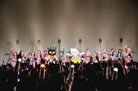 ハローキティとバッドばつ丸を迎えた「Plastic 2 Mercy」の様子。（撮影：ヨシモリユウナ）