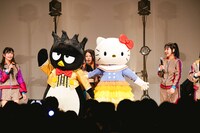 バッドばつ丸とハローキティ。（撮影：ヨシモリユウナ）