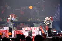 バスケットのリングに向けてシュートを放つ百田夏菜子。