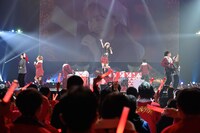 百田夏菜子「Talk With Me Xmas Night ～シンデレラタイム～」の様子。